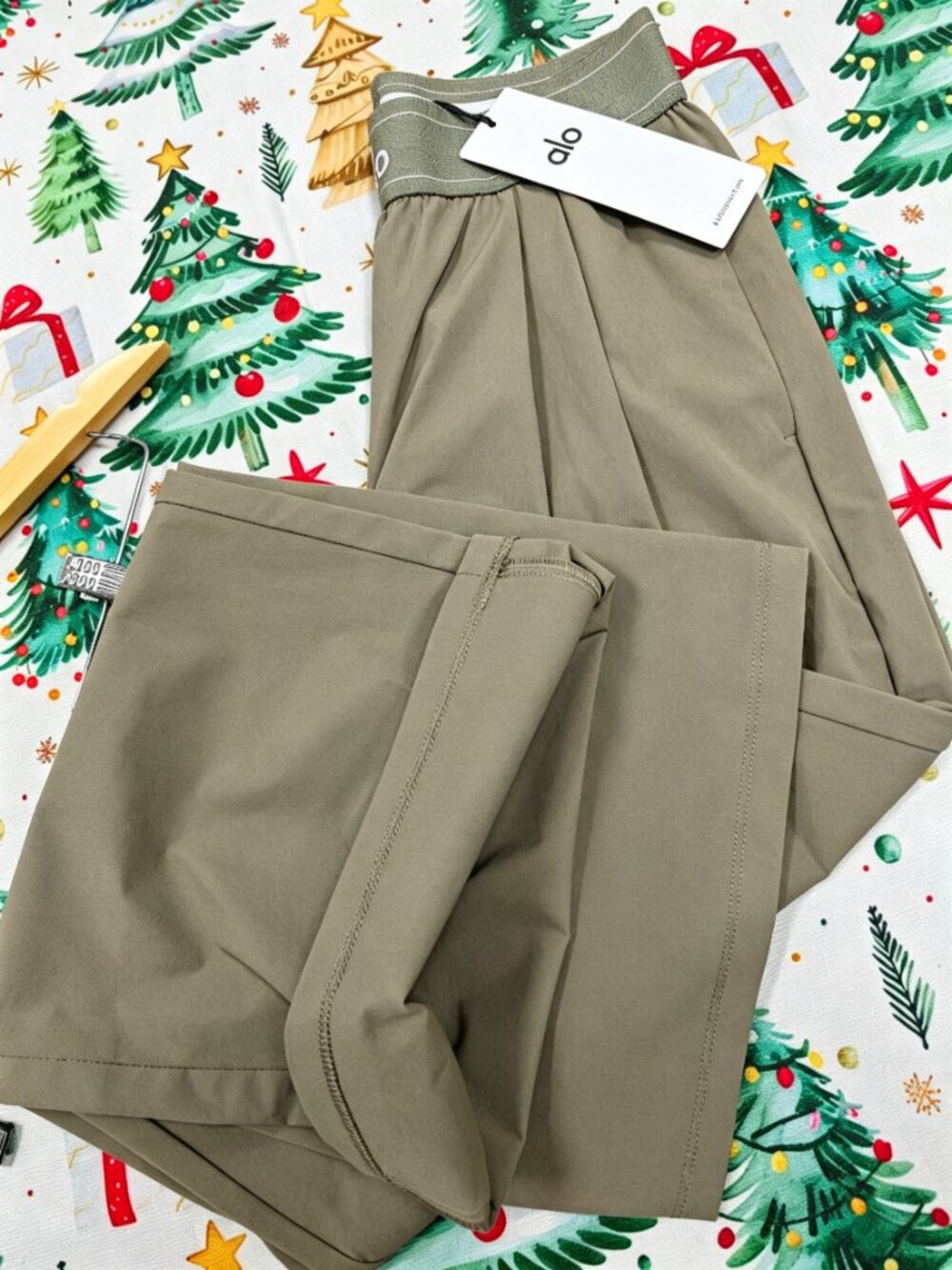 NWT ALO Yoga Suit Up Trouser🎎Olive Regular 30" Inseam Relaxed Pants🎊 - Picture 6 of 7